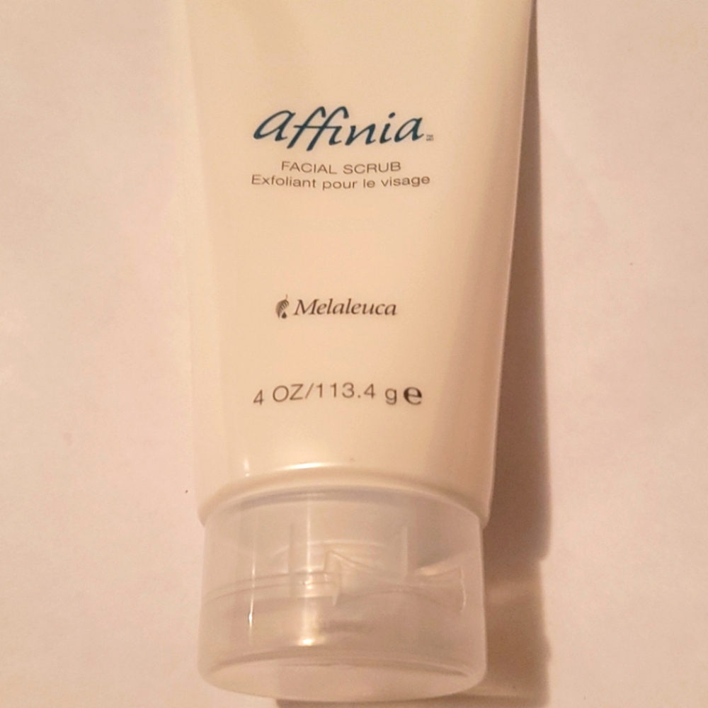 Affinia facial scrub